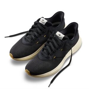 Tracksmith Eliot Runner (Black EUC)